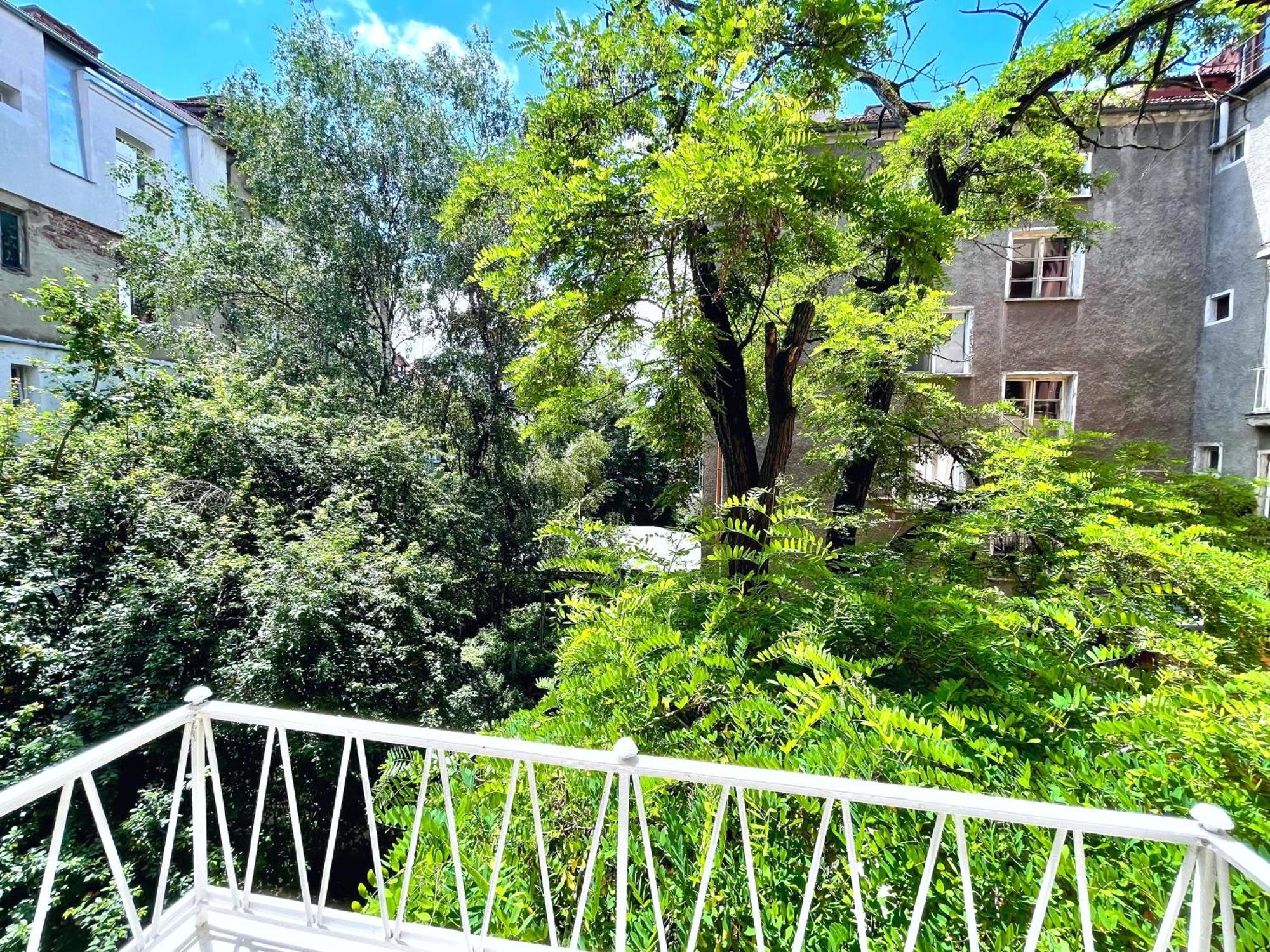 Bohemian Bright & Calm 2br - Center - Private Balcony *